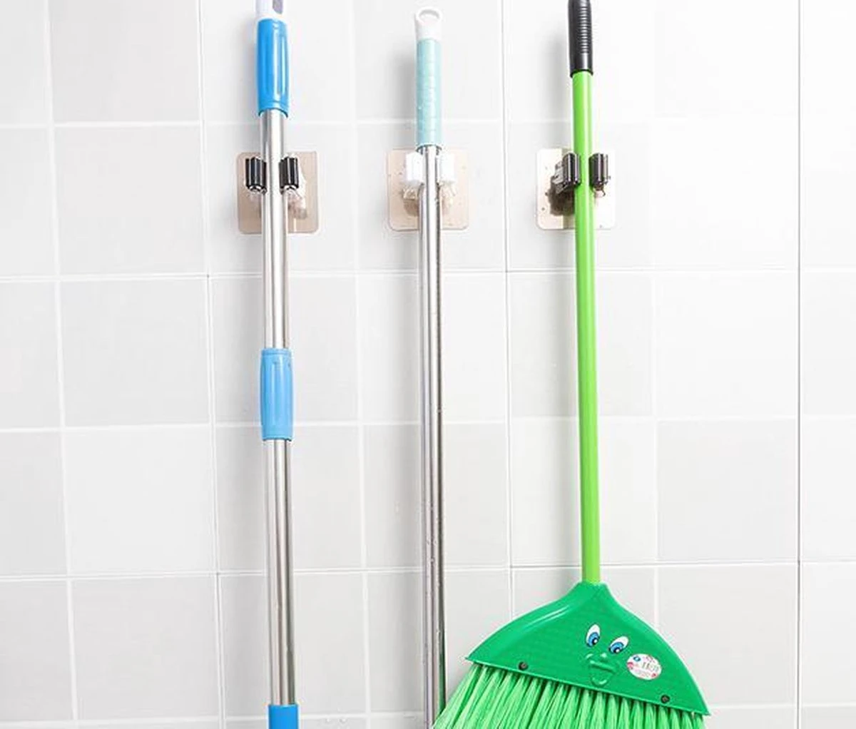 Bezem Houder - Zelfklevend - Zilverkleurig Bezem Houder - Zelfklevend - Zilverkleurig -Tuinverzorgings Winkel 1200x1022 2