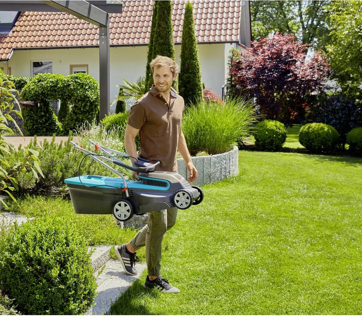 GARDENA - PowerMax 32/36V P4A Ready To Use Set - Grasmaaier (gemotoriseerd) - Maaihoogte 60mm - Snijbreedte 32 cm GARDENA - PowerMax 32/36V P4A Ready To Use Set - Grasmaaier (gemotoriseerd) - Maaihoogte 60mm - Snijbreedte 32 Cm -Tuinverzorgings Winkel