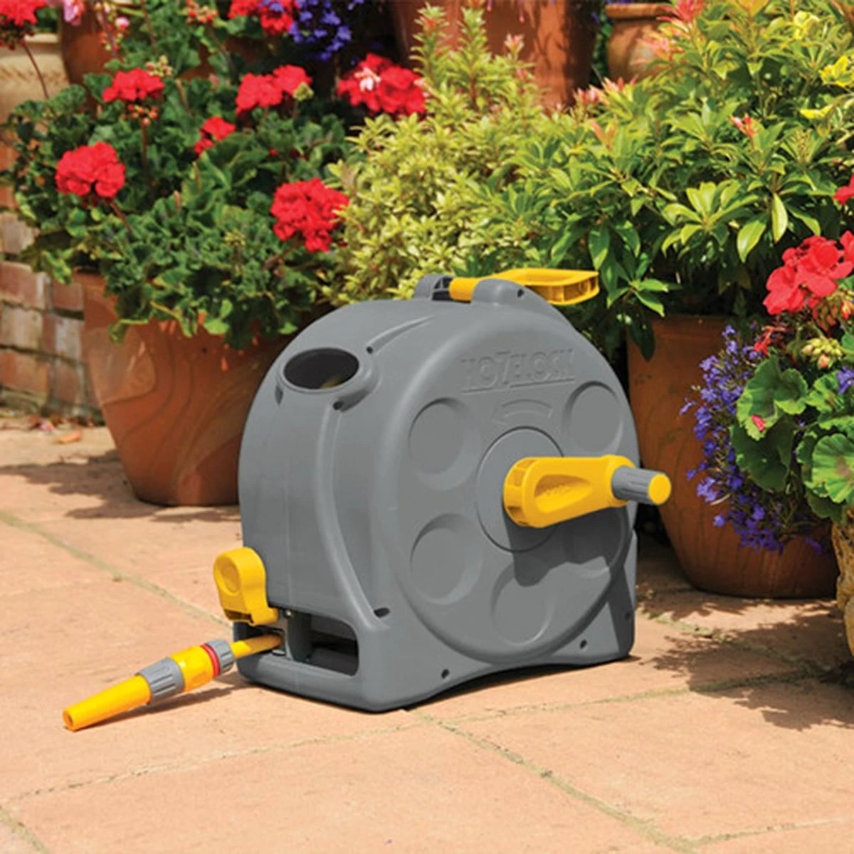 Hozelock Compact enclosed Reel 2 in 1 - 25 meter - slangbox en muurhaspel in één - grijs Hozelock Compact Enclosed Reel 2 In 1 - 25 Meter - Slangbox En Muurhaspel In één - Grijs -Tuinverzorgings Winkel 1200x1200 1850