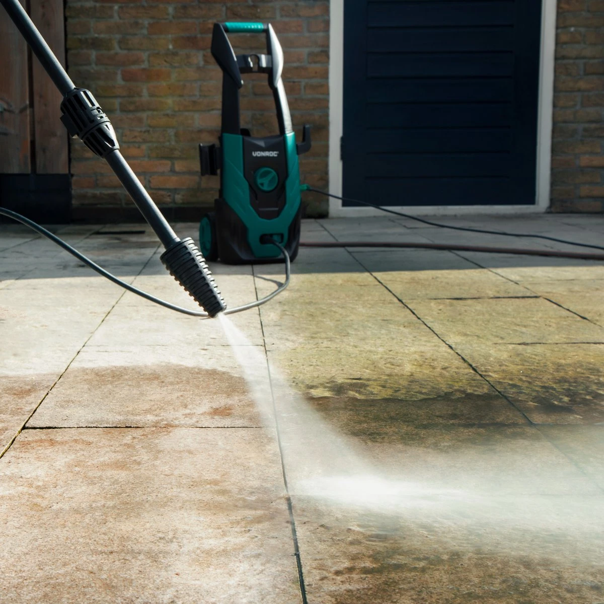VONROC Hogedrukreiniger V14-2 - 1400W – 110 bar – 390 l/h – Incl. 5m slang, reinigingsmiddelen flesje, terrasreiniger en meer VONROC Hogedrukreiniger V14-2 - 1400W – 110 Bar – 390 L/h – Incl. 5m Slang, Reinigingsmiddelen Flesje, Terrasreiniger En Meer -Tuinverzorgings Winkel 1200x1200 190