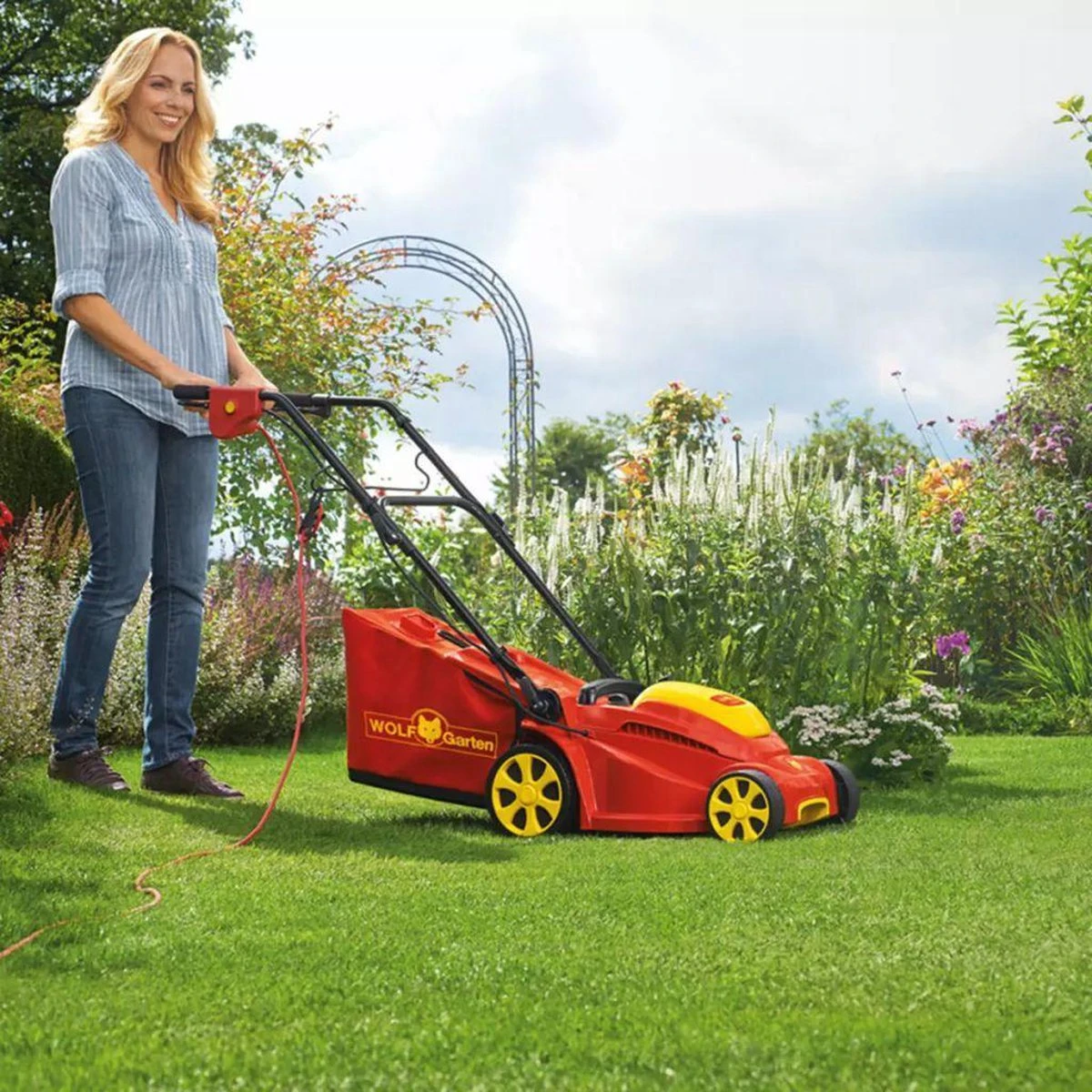 WOLF-Garten A 340 E Elektrische Grasmaaier - 1400 W - 34 cm maaibreedte - 30 liter opvangbak - centrale hoogte-instelling WOLF-Garten A 340 E Elektrische Grasmaaier - 1400 W - 34 Cm Maaibreedte - 30 Liter Opvangbak - Centrale Hoogte-instelling -Tuinverzorgings Winkel 1200x1200 22