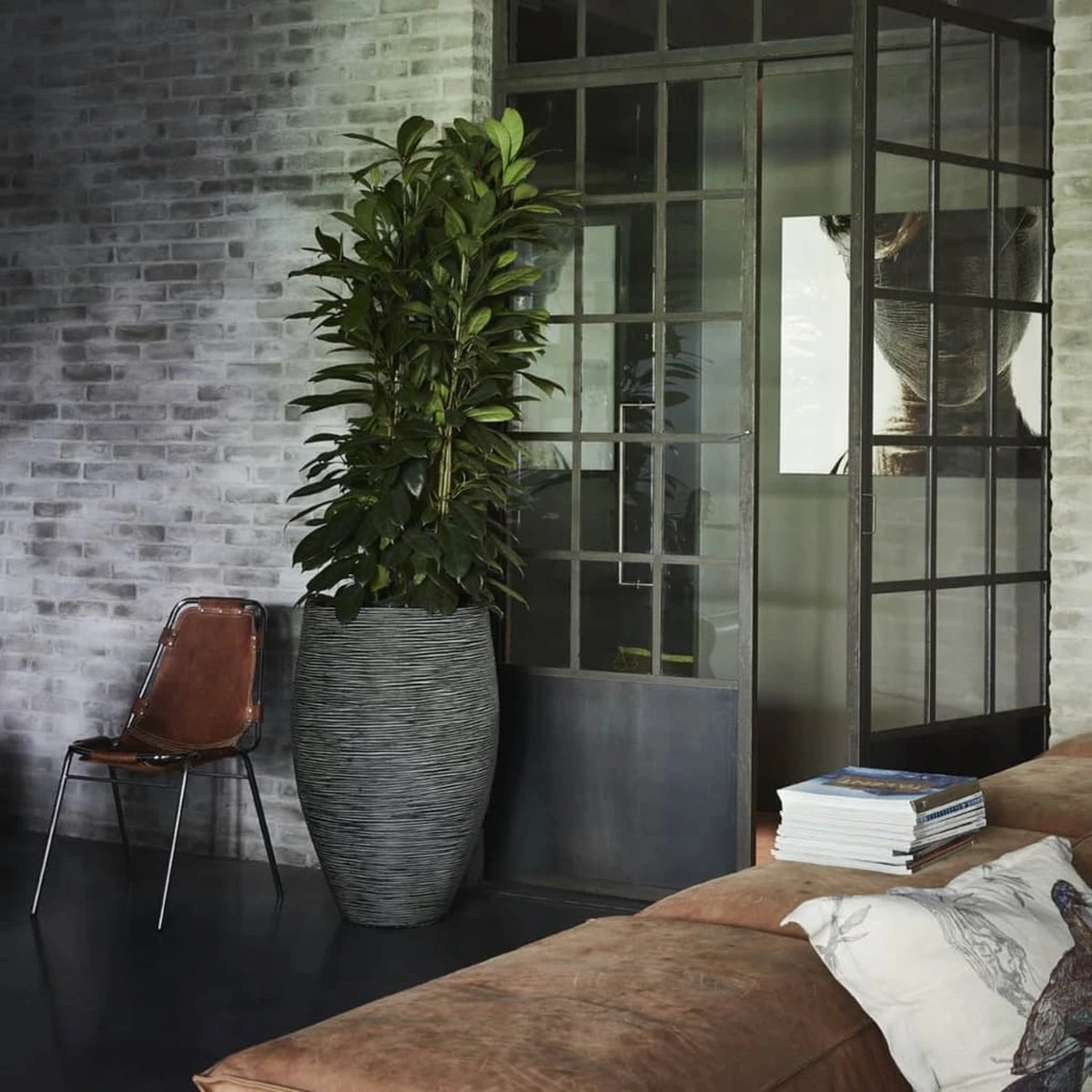 Capi Europe - Vaas elegant deluxe Rib NL - 40x60 - Antraciet - Voor binnen en buiten - KOFZ1131 Capi Europe - Vaas Elegant Deluxe Rib NL - 40x60 - Antraciet - Voor Binnen En Buiten - KOFZ1131 -Tuinverzorgings Winkel 1200x1200 2394