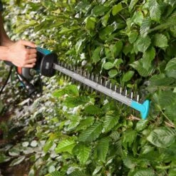 GARDENA - EasyCut 420/45 - Heggenschaar (gemotoriseerd) - Meslengte 45cm - Tandmes Opening 18mm -Tuinverzorgings Winkel 1200x1200 301