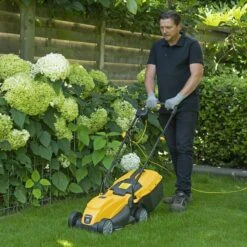 Powerplus POWXG6212T Elektrische Grasmaaier - Grasmachine Voor Kleine En Middelgrote Tuin - 1300W - Maaibreedte 320mm - Verstelbare Maaihoogte - 30L Opvangbak - Incl. Grastrimmer 250W -Tuinverzorgings Winkel 1200x1200 453