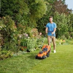 Black & Decker BLACK+DECKER BCMW3318N-XJ Grasmaaier - 18V - 33cm - Excl. Accu & Lader 16 Black & Decker BLACK+DECKER BCMW3318N-XJ Grasmaaier - 18V - 33cm - Excl. Accu & Lader -Tuinverzorgings Winkel 1200x1200 467