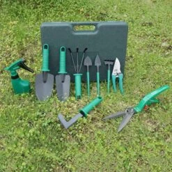 Merkloos 10-Delige Tuingereedschap Set Inclusief Opbergkoffer - Tuinierset - Tuinsetje - Gereedschap Voor Tuin - Tuinschaar - Tuinschepje - Bloemenschaar - Voegenkrabber - Plantenspuit - Grasschaar - Bloemenschep - Tuinhark 6 Merkloos 10-Delige Tuingereedschap Set Inclusief Opbergkoffer - Tuinierset - Tuinsetje - Gereedschap Voor Tuin - Tuinschaar - Tuinschepje - Bloemenschaar - Voegenkrabber - Plantenspuit - Grasschaar - Bloemenschep - Tuinhark -Tuinverzorgings Winkel 1200x1200 749