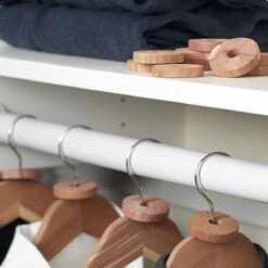 AWEMOZ Mottenballen 71 Stuks + 10 Stuks Schuurpapier - Cederhout Tegen Motten - Motten Bestrijden - Mottenval -Tuinverzorgings Winkel 1200x1200 851