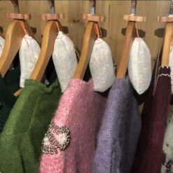 AWEMOZ Mottenballen 71 Stuks + 10 Stuks Schuurpapier - Cederhout Tegen Motten - Motten Bestrijden - Mottenval -Tuinverzorgings Winkel 1200x1200 852