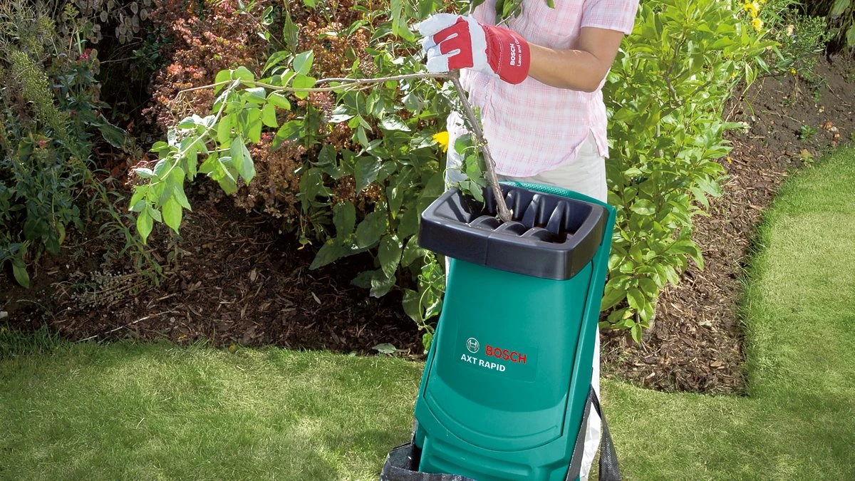 Bosch AXT Rapid 2200 Hakselaar - 2200 W - 90 kg/u Bosch AXT Rapid 2200 Hakselaar - 2200 W - 90 Kg/u -Tuinverzorgings Winkel
