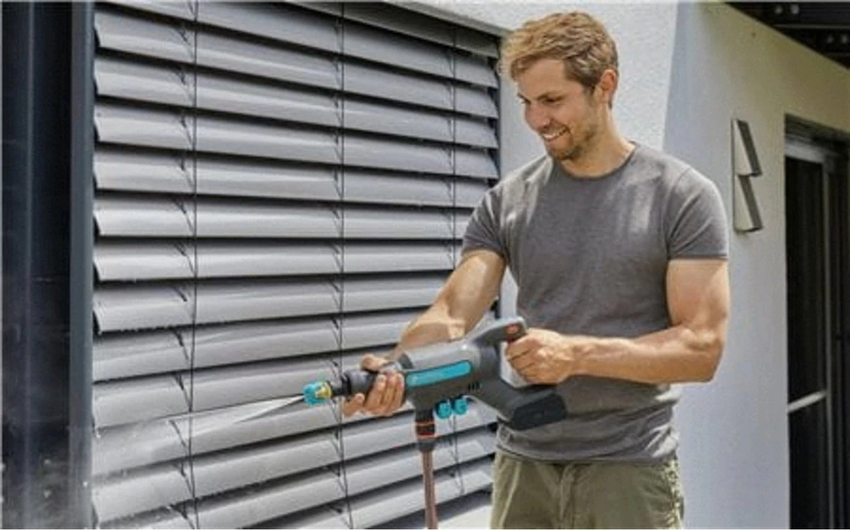 GARDENA - AquaClean 24/18V solo - Middendrukreiniger 24 bar GARDENA - AquaClean 24/18V Solo - Middendrukreiniger 24 Bar -Tuinverzorgings Winkel 1200x749 1