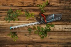 GARDENA - ComfortCut 50/18V-P4A Ready-To-Use Set - Heggenschaar -Tuinverzorgings Winkel 1200x789 2