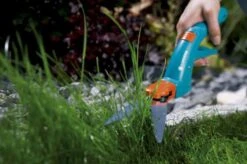 GARDENA Classic Grasschaar - Draaibaar 360° 6 GARDENA Classic Grasschaar - Draaibaar 360° -Tuinverzorgings Winkel 1200x798 12