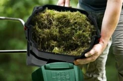 Bosch UniversalVerticut 1100 Verticuteermachine - Op Snoer - 1100 W - 32 Cm Maaibreedte - Met 50 Liter Opvangbak 6 Bosch UniversalVerticut 1100 Verticuteermachine - Op Snoer - 1100 W - 32 Cm Maaibreedte - Met 50 Liter Opvangbak -Tuinverzorgings Winkel 1200x798 16