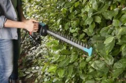 GARDENA - EasyCut 420/45 - Heggenschaar (gemotoriseerd) - Meslengte 45cm - Tandmes Opening 18mm -Tuinverzorgings Winkel 1200x799 100