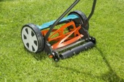 GARDENA Kooimesmaaier 330 Grasmaaier - Maaibreedte 33 Cm - Gazons Tot Ca. 150 M² 6 GARDENA Kooimesmaaier 330 Grasmaaier - Maaibreedte 33 Cm - Gazons Tot Ca. 150 M² -Tuinverzorgings Winkel 1200x799 135