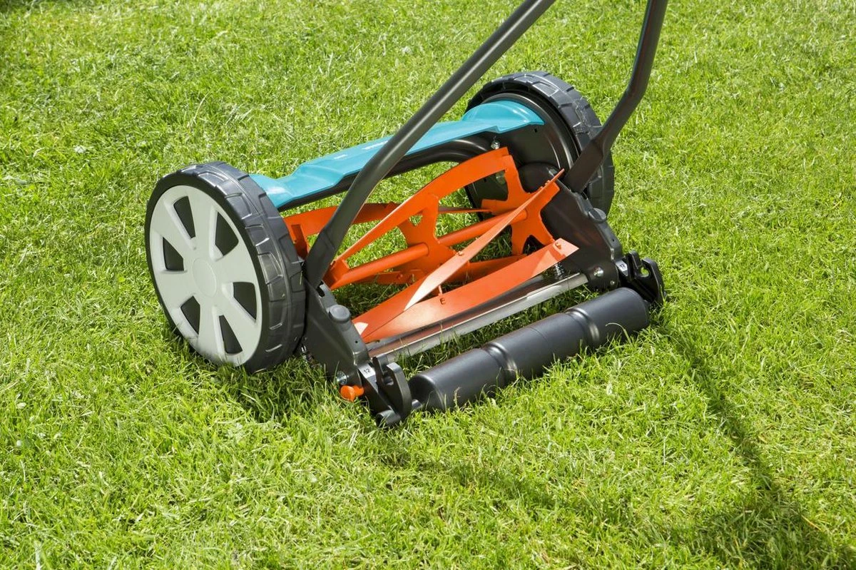 GARDENA Kooimesmaaier 330 Grasmaaier - Maaibreedte 33 cm - Gazons tot ca. 150 m² GARDENA Kooimesmaaier 330 Grasmaaier - Maaibreedte 33 Cm - Gazons Tot Ca. 150 M² -Tuinverzorgings Winkel 1200x799 135