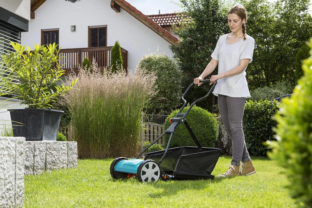 GARDENA Kooimesmaaier 330 Grasmaaier - Maaibreedte 33 cm - Gazons tot ca. 150 m² GARDENA Kooimesmaaier 330 Grasmaaier - Maaibreedte 33 Cm - Gazons Tot Ca. 150 M² -Tuinverzorgings Winkel 1200x799 138