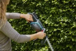 GARDENA - ComfortCut 50/18V-P4A Ready-To-Use Set - Heggenschaar -Tuinverzorgings Winkel 1200x799 77