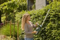 GARDENA - ComfortCut 50/18V-P4A Ready-To-Use Set - Heggenschaar -Tuinverzorgings Winkel 1200x799 80