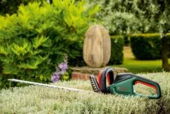 Bosch UniversalHedgeCut 60 Heggenschaar - Op Snoer - Lengte 60 Cm -Tuinverzorgings Winkel 1200x800 125