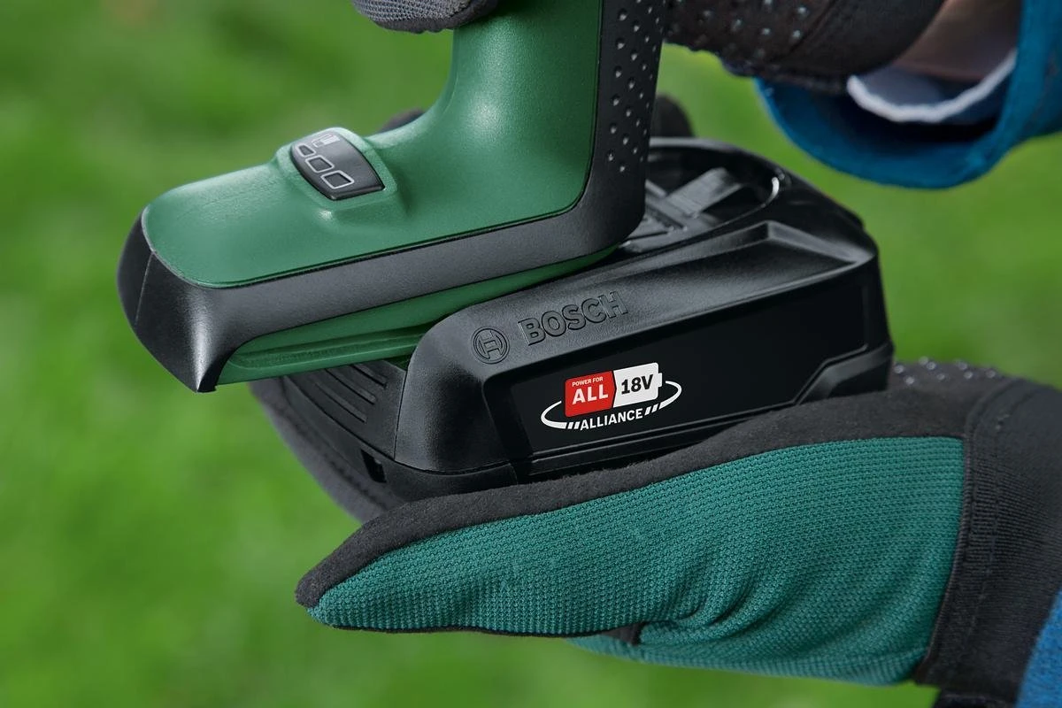 Bosch KEO 18 accu tuinzaagmachine - Snijdiameter van 80 mm - Met 18 V accu en lader Bosch KEO 18 Accu Tuinzaagmachine - Snijdiameter Van 80 Mm - Met 18 V Accu En Lader -Tuinverzorgings Winkel 1200x800 151