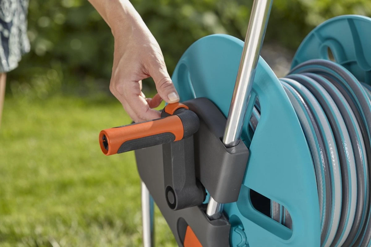 GARDENA - AquaRoll M CleverRoll Easy Slangenwagen - Maximaal 60 Meter - Inklapbare Zwengel GARDENA - AquaRoll M CleverRoll Easy Slangenwagen - Maximaal 60 Meter - Inklapbare Zwengel -Tuinverzorgings Winkel 1200x800 350
