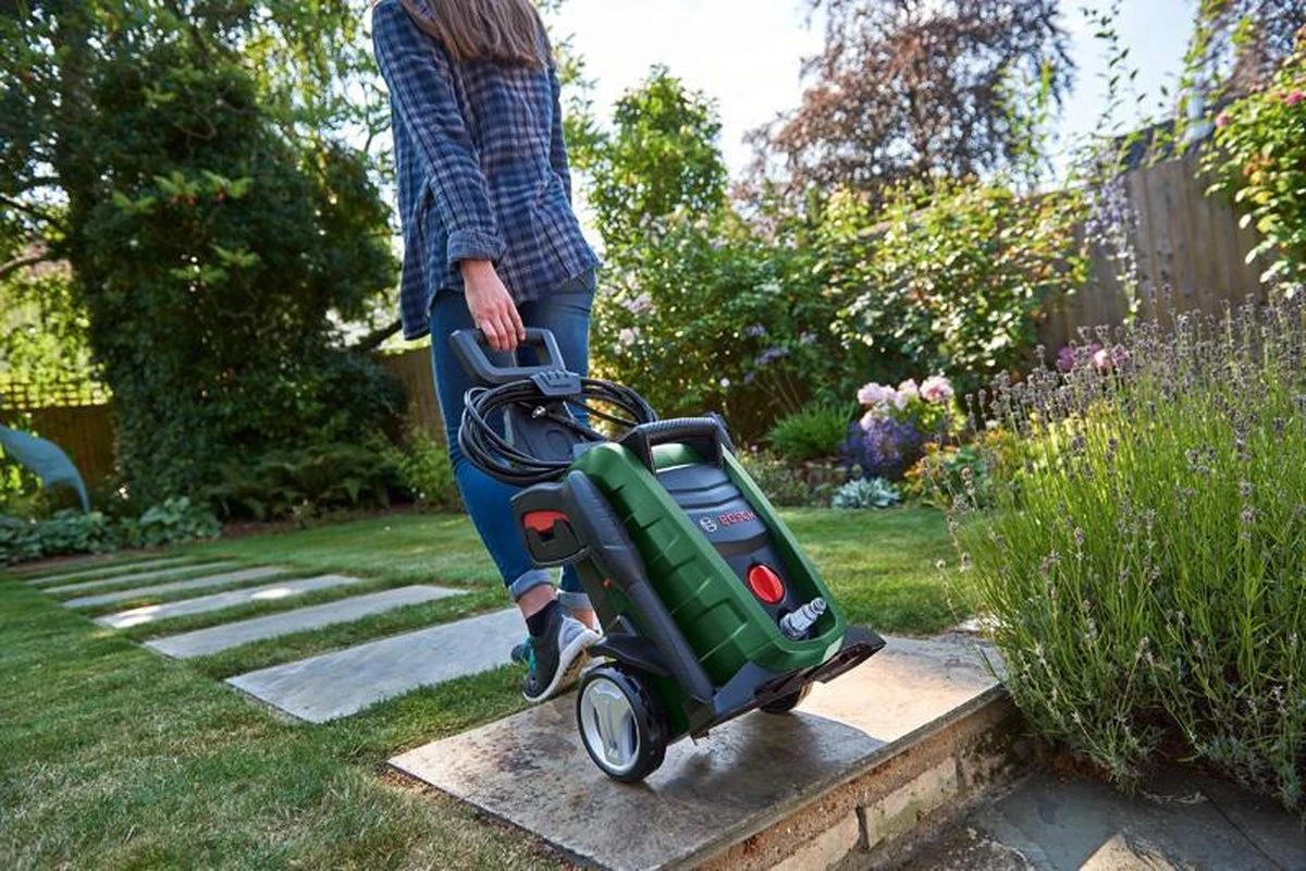 Bosch Universal Aquatak 135 Hogedrukreiniger - op snoer - 1900 W - 135 bar Bosch Universal Aquatak 135 Hogedrukreiniger - Op Snoer - 1900 W - 135 Bar -Tuinverzorgings Winkel 1200x800 90