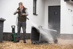 Bosch Universal Aquatak 135 Hogedrukreiniger - Op Snoer - 1900 W - 135 Bar 13 Bosch Universal Aquatak 135 Hogedrukreiniger - Op Snoer - 1900 W - 135 Bar -Tuinverzorgings Winkel 1200x800 93