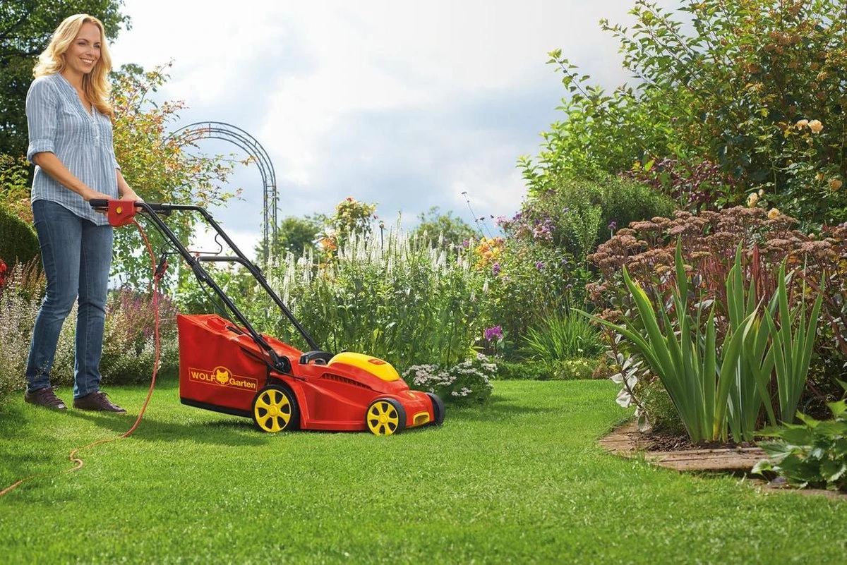 WOLF-Garten A 340 E Elektrische Grasmaaier - 1400 W - 34 cm maaibreedte - 30 liter opvangbak - centrale hoogte-instelling WOLF-Garten A 340 E Elektrische Grasmaaier - 1400 W - 34 Cm Maaibreedte - 30 Liter Opvangbak - Centrale Hoogte-instelling -Tuinverzorgings Winkel 1200x801 3