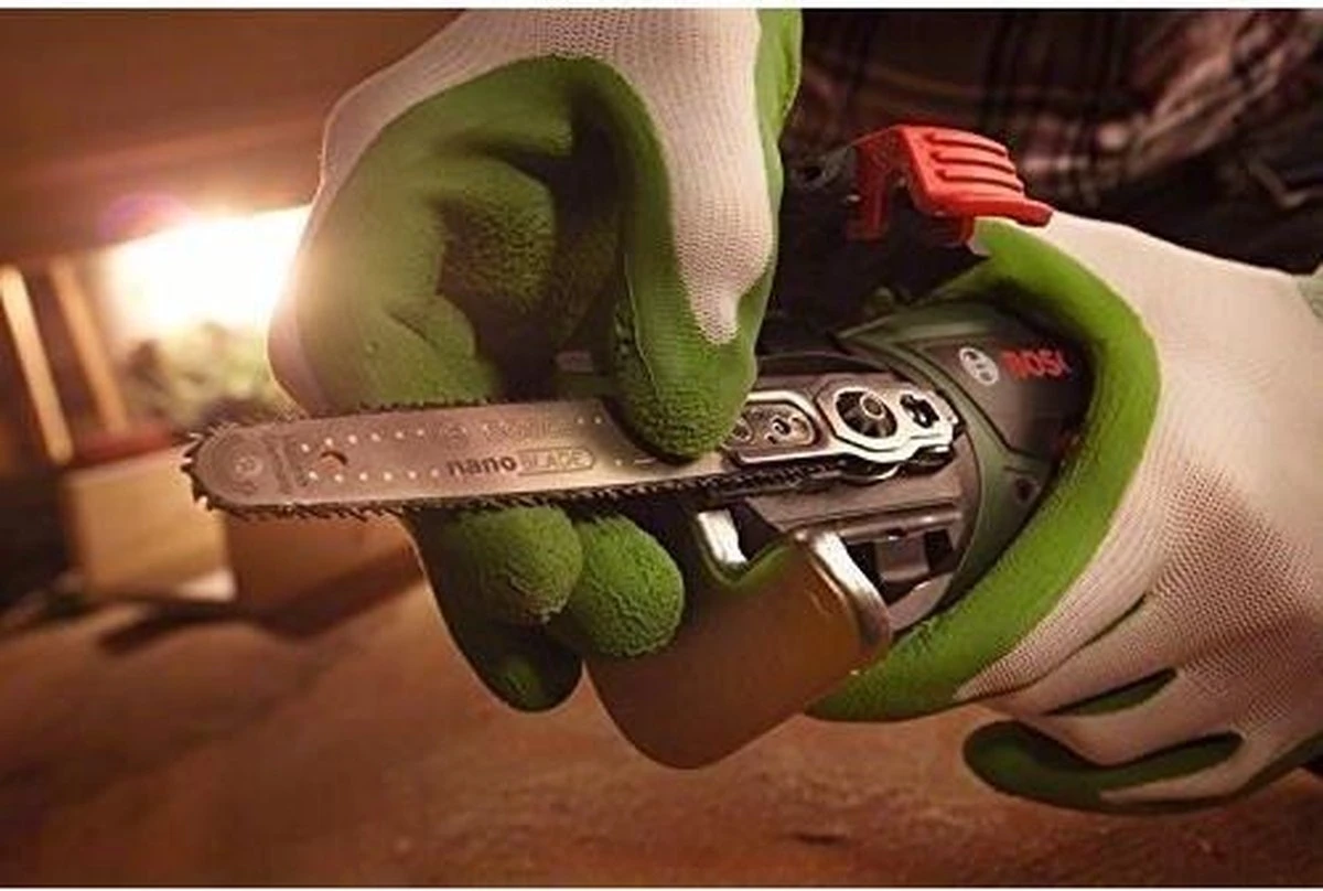 Bosch EasyCut 12 Accu microkettingzaag - Met 1 x 12 V accu en lader Bosch EasyCut 12 Accu Microkettingzaag - Met 1 X 12 V Accu En Lader -Tuinverzorgings Winkel 1200x808 5