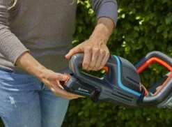 GARDENA - ComfortCut 50/18V-P4A Ready-To-Use Set - Heggenschaar -Tuinverzorgings Winkel 1200x885 1