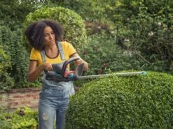 GARDENA - ComfortCut 50/18V-P4A Ready-To-Use Set - Heggenschaar -Tuinverzorgings Winkel 1200x899 4