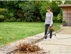 Black & Decker BLACK+DECKER BEBLV300SB-QS Bladblazer - 404 Km/u - 3000W - Zuig-/blaasfunctie - Gesnoerd -Tuinverzorgings Winkel 1200x911 1