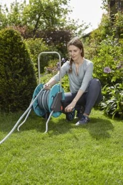 GARDENA - AquaRoll CleverRoll S Set Slangenwagen - Incl. 20 M Slang - Maximaal 40 M Opbergcapaciteit 13 GARDENA - AquaRoll CleverRoll S Set Slangenwagen - Incl. 20 M Slang - Maximaal 40 M Opbergcapaciteit -Tuinverzorgings Winkel 798x1200 3