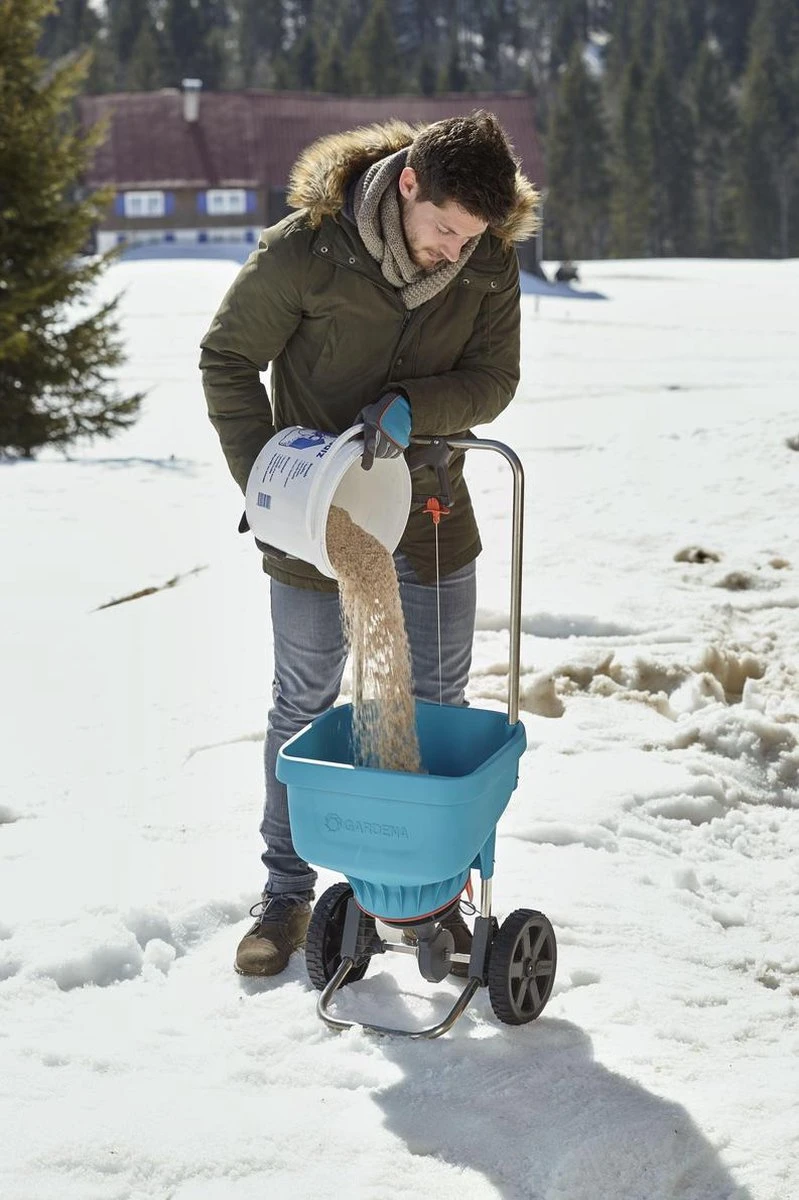 GARDENA Strooiwagen XL Strooikar - 800m2 - 18 Liter GARDENA Strooiwagen XL Strooikar - 800m2 - 18 Liter -Tuinverzorgings Winkel 799x1200 52