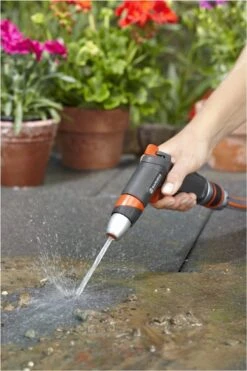 GARDENA - Premium Reinigingssproeier Spuitpistool - Metaal - Voor Reiniging En Bewatering -Tuinverzorgings Winkel 800x1200 110