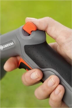 GARDENA - Comfort Reinigingsbroes - Spuitpistool - Traploos Instelbaar -Tuinverzorgings Winkel 800x1200 114