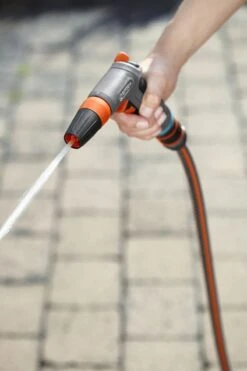 GARDENA - Comfort Reinigingsbroes - Spuitpistool - Traploos Instelbaar -Tuinverzorgings Winkel 800x1200 117