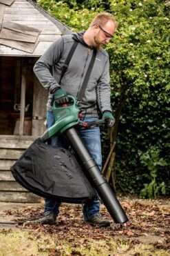 Bosch UniversalGardenTidy 3000 Bladblazer - Op Snoer - 3000 W -Tuinverzorgings Winkel 800x1200 5