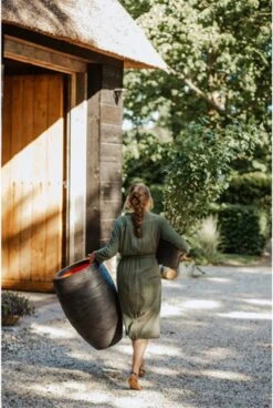 Capi Europe - Vaas Elegant Deluxe Rib NL - 45x72 - Zwart - Voor Binnen En Buiten - KBLR1138 8 Capi Europe - Vaas Elegant Deluxe Rib NL - 45x72 - Zwart - Voor Binnen En Buiten - KBLR1138 -Tuinverzorgings Winkel 806x1200 3