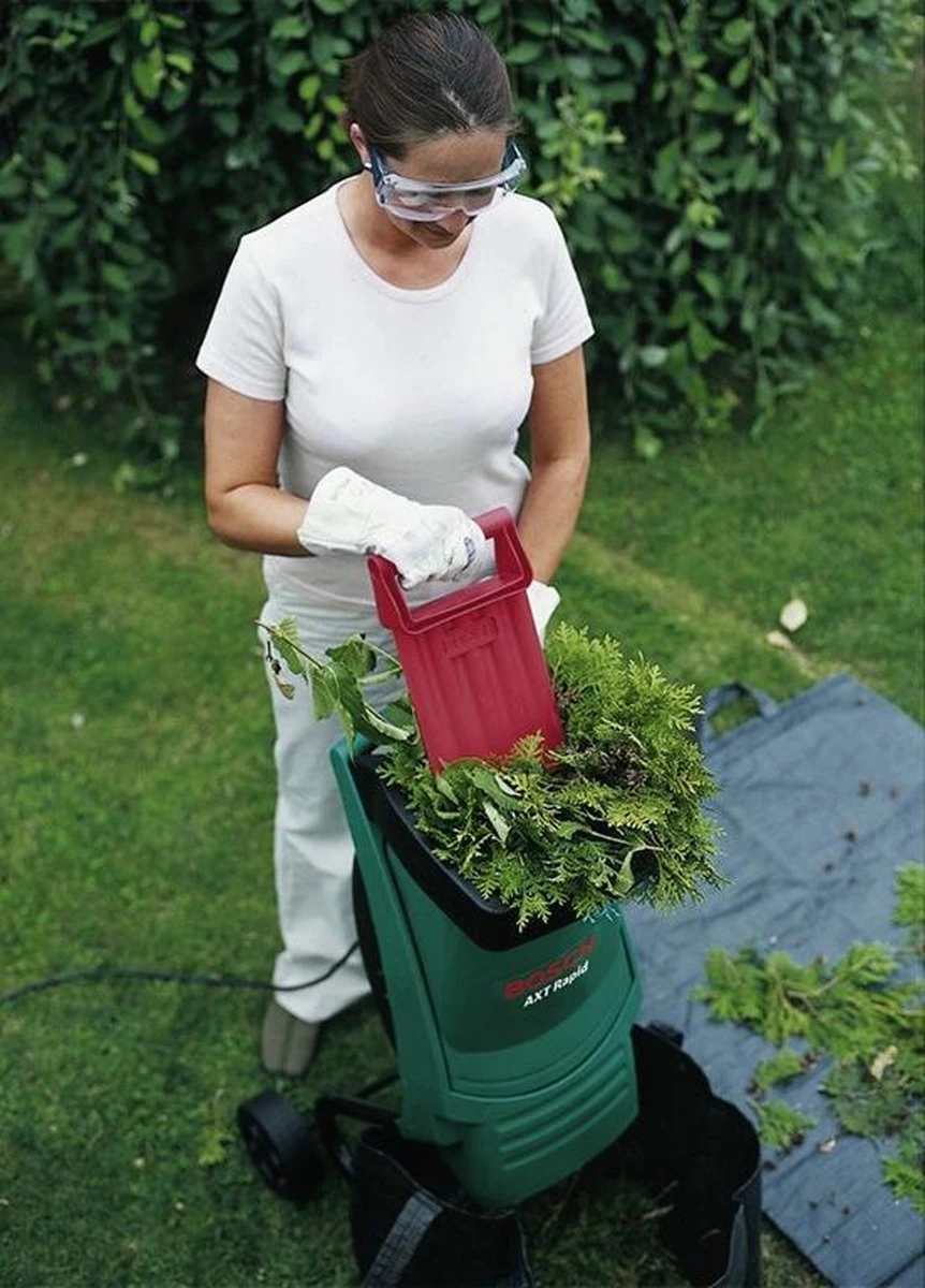 Bosch AXT Rapid 2200 Hakselaar - 2200 W - 90 kg/u Bosch AXT Rapid 2200 Hakselaar - 2200 W - 90 Kg/u -Tuinverzorgings Winkel